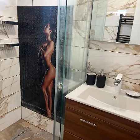 Panoramic In With Underground Parking * Warna